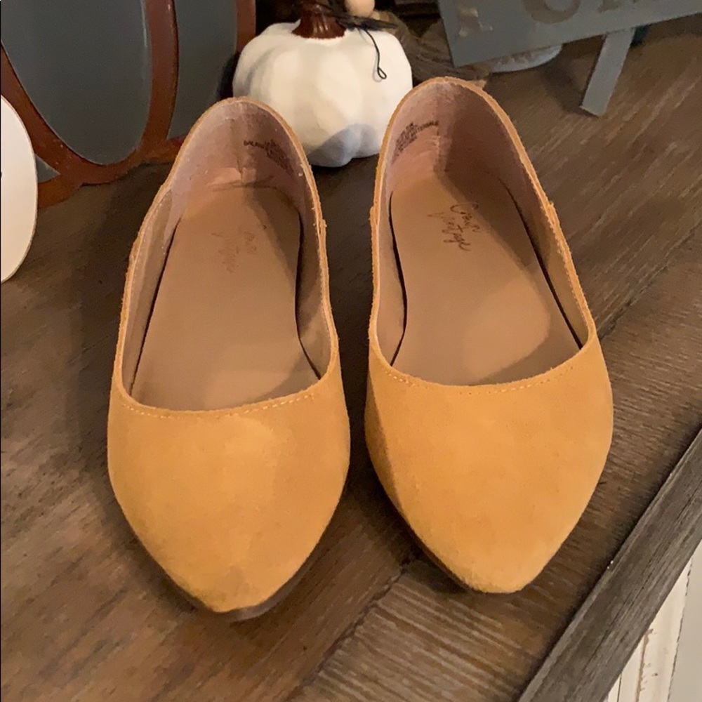 Crown Vintage Flats🌵